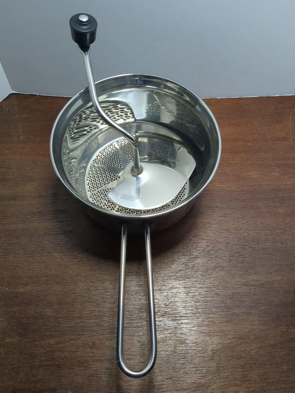 Foley Food Mill #101  Manual Ricer Masher  2 qt.  Berry Fruit Strainer New